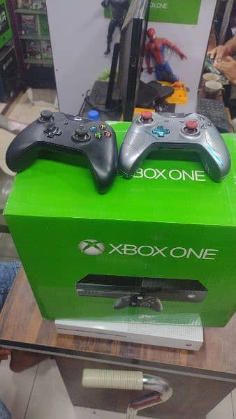 xbox360 silim and fat Xbox 1 and Xbox 1. s  wats up   03213217647 5