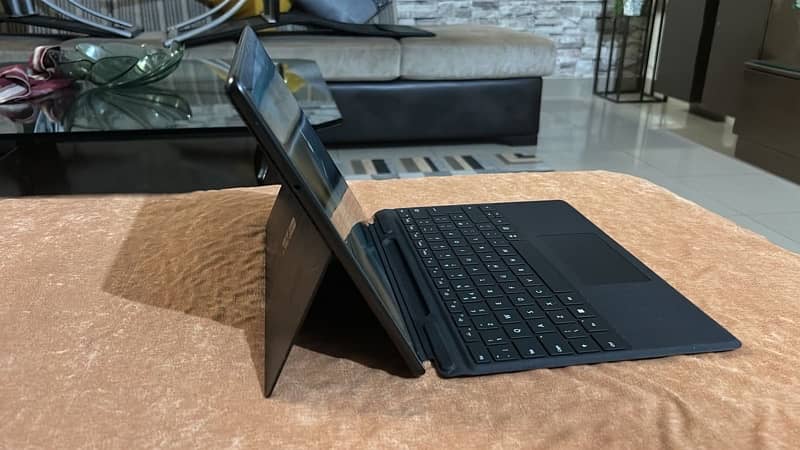 microsoft surface pro 8 with keyboard just like new 3