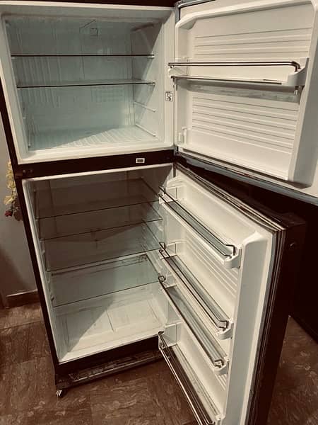 DAWLANCE LARGE SIZE 9188wbns model Refrigerator running condition 4