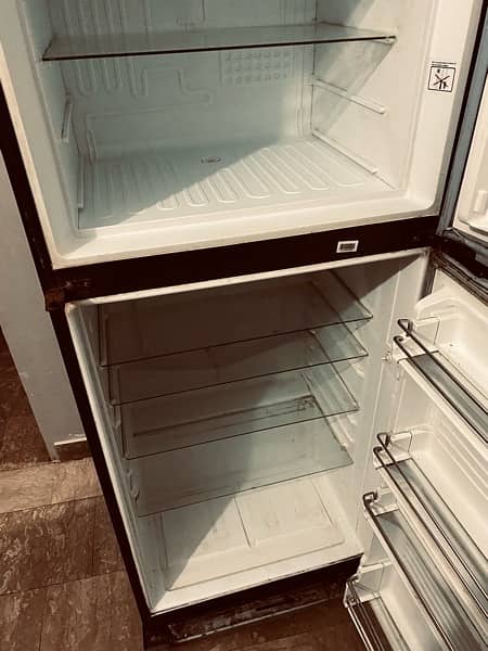 DAWLANCE LARGE SIZE 9188wbns model Refrigerator running condition 10