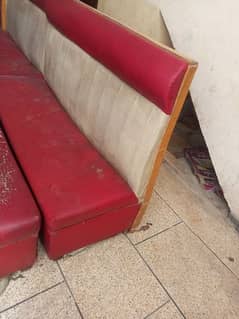 Hotel ka sofa