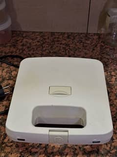 Kenwood 3 in 1 Sandwich/Grill/Waffle Maker