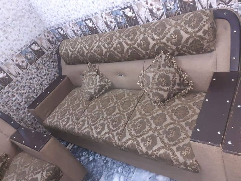 sofa set sell in condition 6/10 4