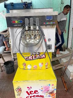 Ice Cream Machine with counter