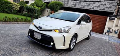 Toyota Prius Alpha G 2015