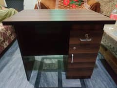 Table & Counter Contact : 0323-6342137