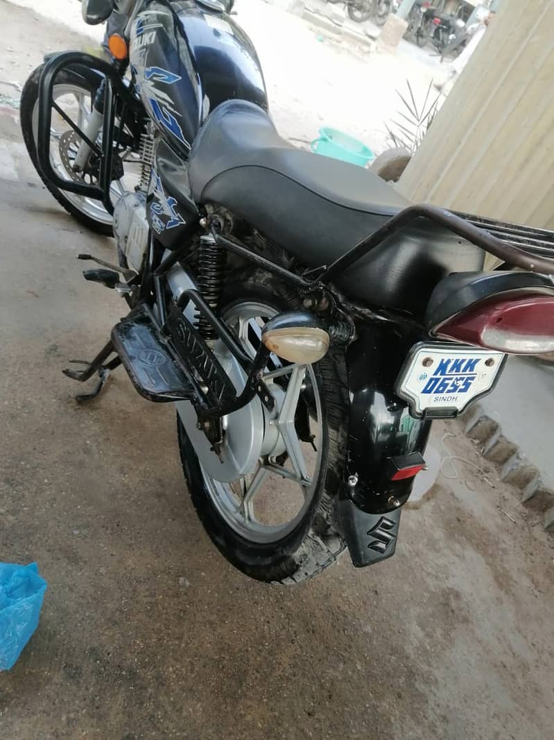 Suzuki GS 150 SE 2017 5