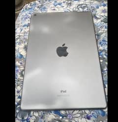 Apple iPad 8th gen with box charger best for gaming