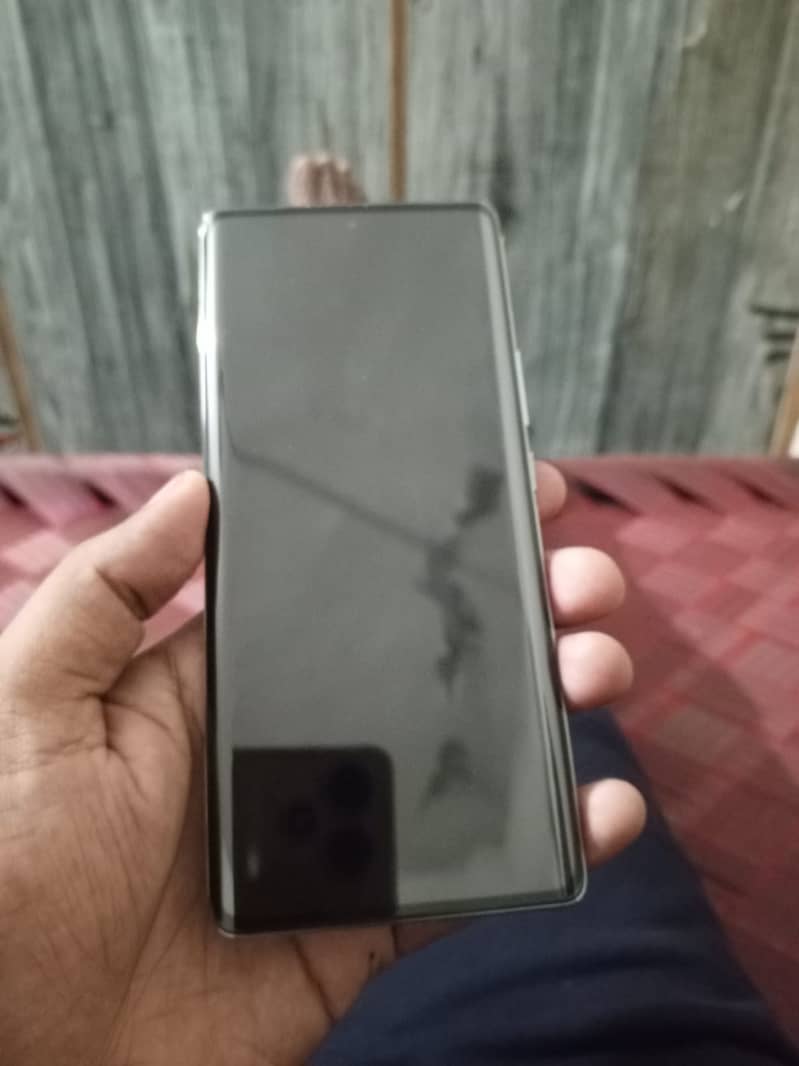 Tecno spark 20 pro plus. . . . 8/256 9