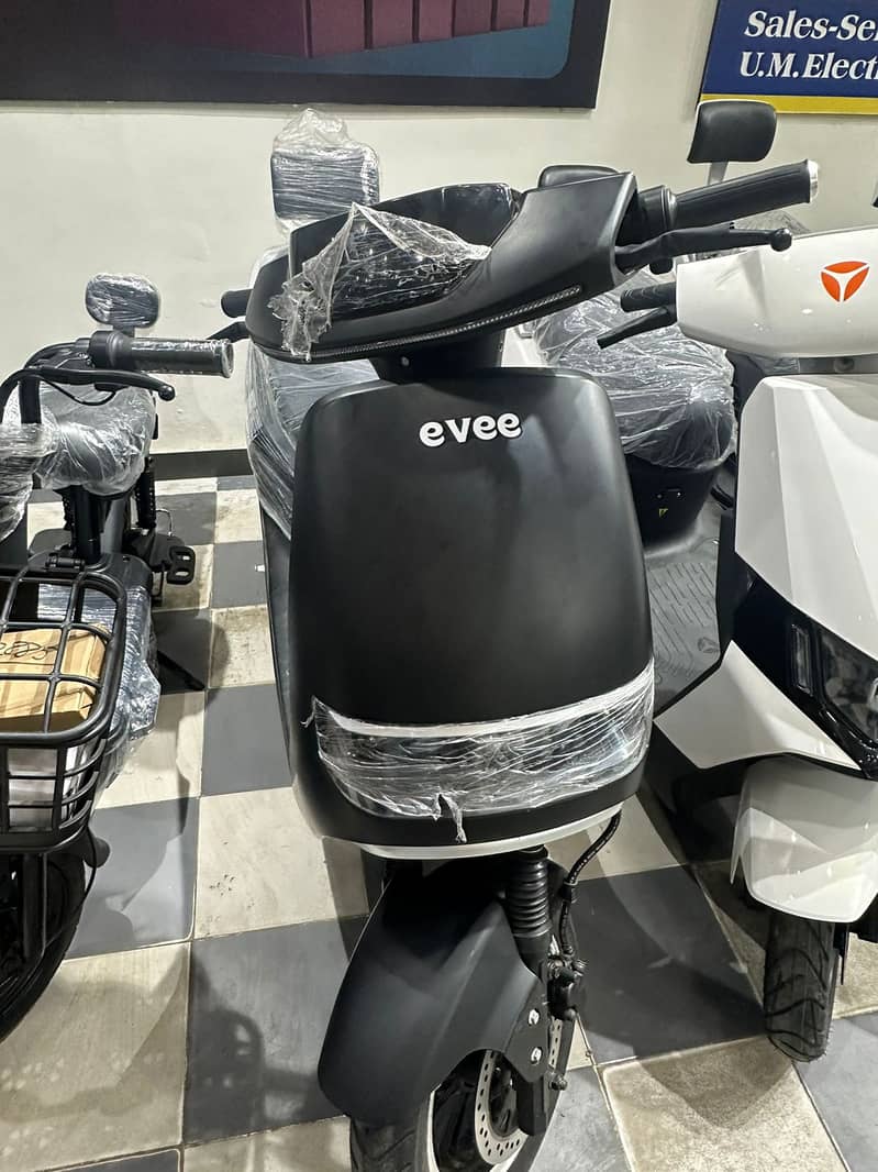 Evee C1 Air Electric Scooty 0