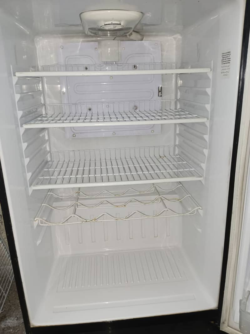 Fridge Large size Just like new (6-8 Months used) 3