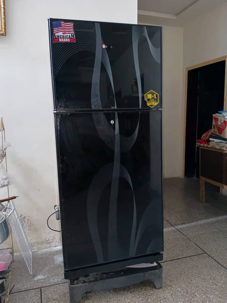 Fridge Large size Just like new (6-8 Months used) 5