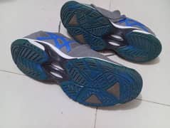 Badminton shoes