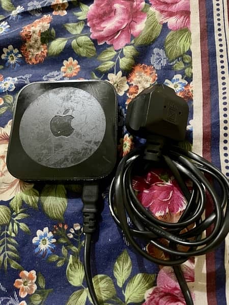 Apple TV Box (3rd Generation) No Remote 7