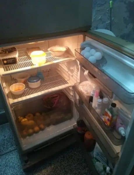 dawlance fridge full size in best condition 2