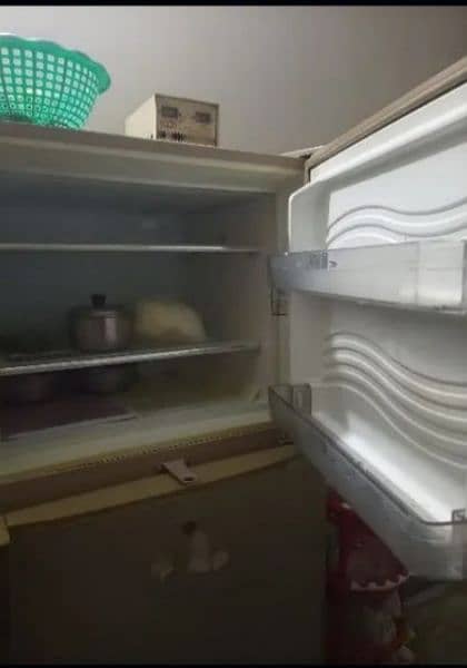 dawlance fridge full size in best condition 3