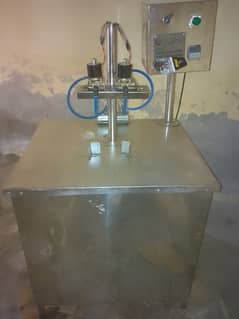 Engine oil and juice filling machine