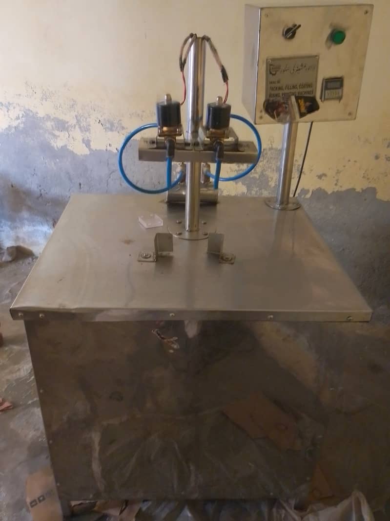 Engine oil and juice filling machine 2