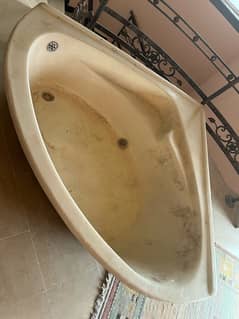 Bath Tub / Jacuzzi