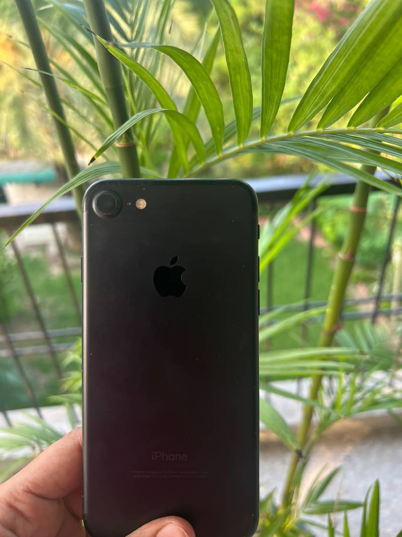 Apple iPhone 7 | Almost new in condition | 32 GB | PTA Approved 1