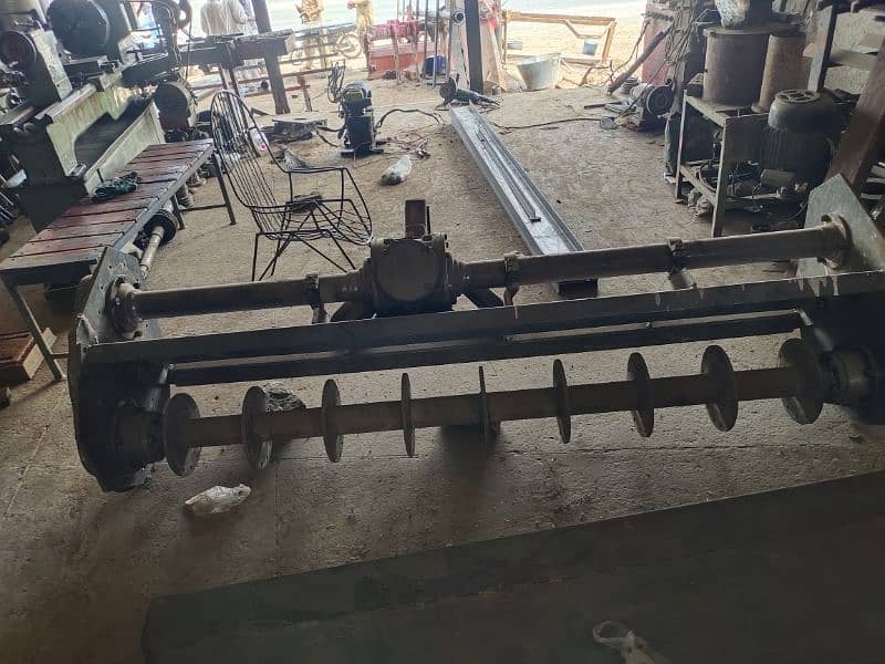 ہر قسم کے زرعی آلات اور سولر سٹینڈ نئے بنائے جاتے ہیں اور ریپئرنگ بھی 1