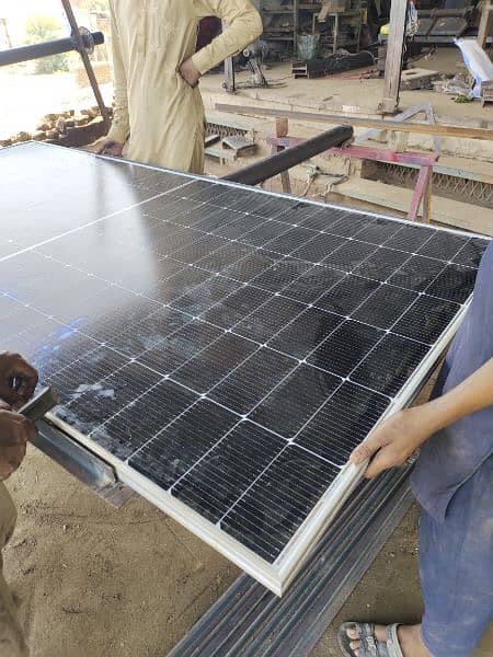 ہر قسم کے زرعی آلات اور سولر سٹینڈ نئے بنائے جاتے ہیں اور ریپئرنگ بھی 4