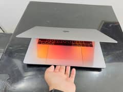 Apple macbook pro 2018 core i7 16/512