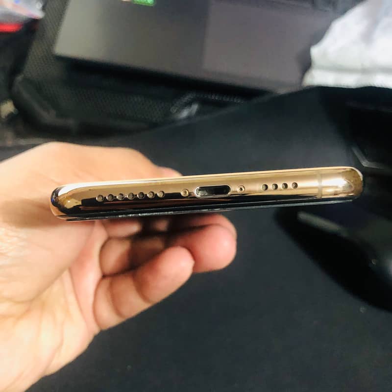 Iphone 11 pro max PTA approved | GOLD | 9.5/10 | 64gb | 82 BH 3