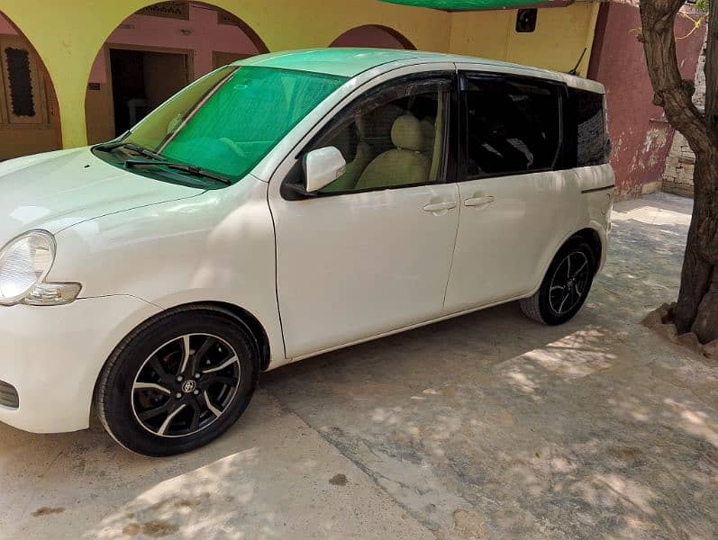 Toyota Sienta 2007 3