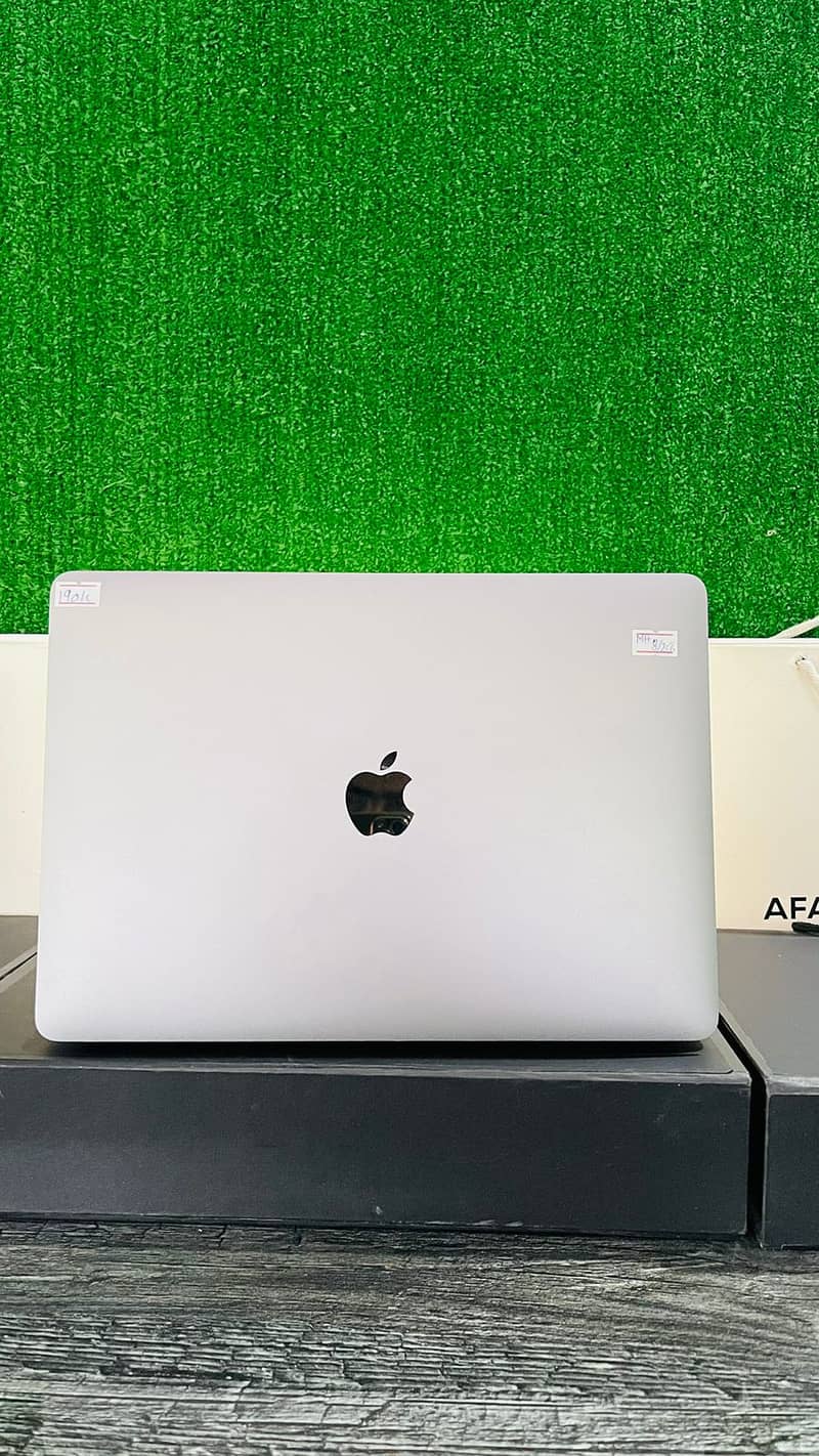 Macbook pro  M1 13inches 16 RAM 512gb 3