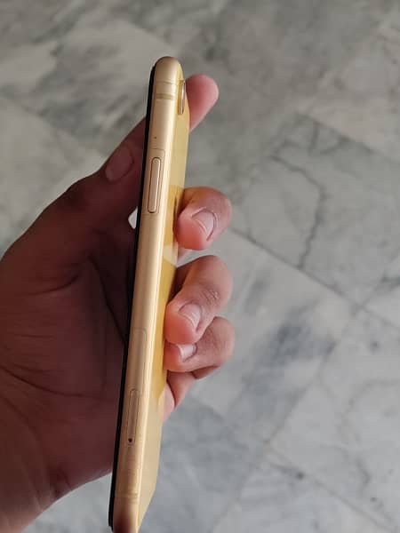 IPHONE XR NON PTA { Yellow} 64gb 14