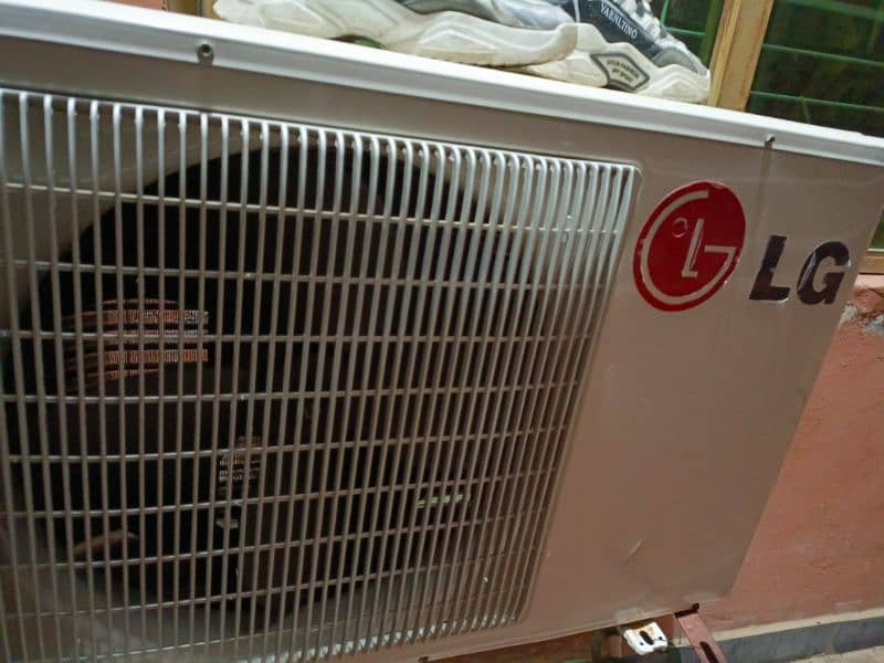 Urgent Sale LG heat and Cool 1ton AC For Sale 3