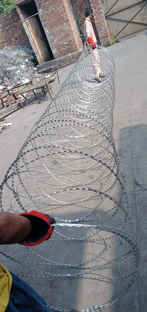 Chain Link Fence /Jali Razor wire / Barbed wire Security & Welded Mesh 13