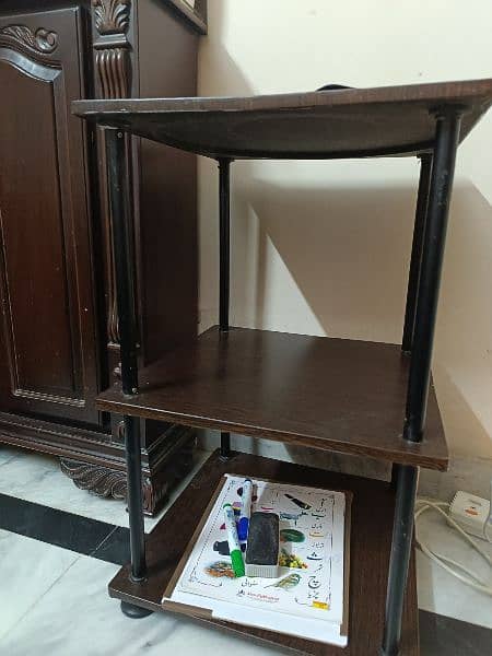 Side Table 3 portions in good working condition 0