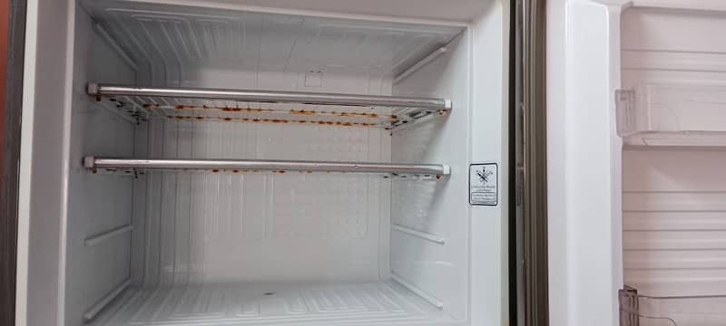 Dawlance Fridge in Working Good Condition 4