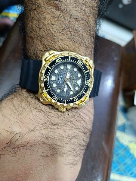 Original FoxBox Heavy Duty Gold Plated watch with box and papers 10000 4