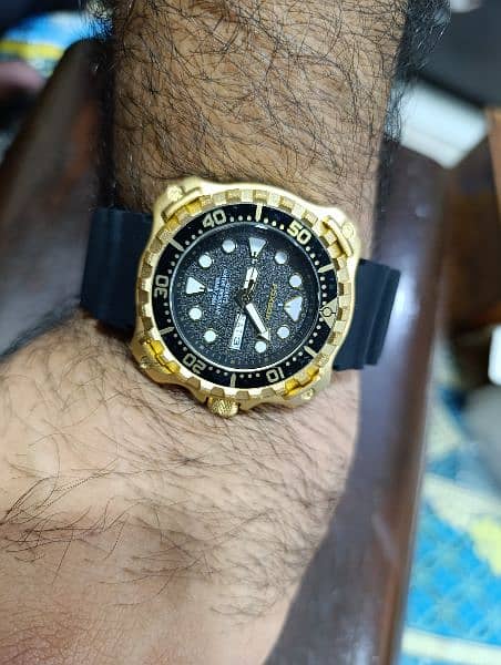 Original FoxBox Heavy Duty Gold Plated watch with box and papers 10000 5