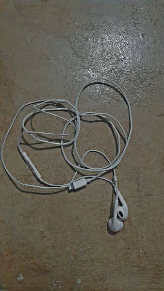 original apple earphones 2