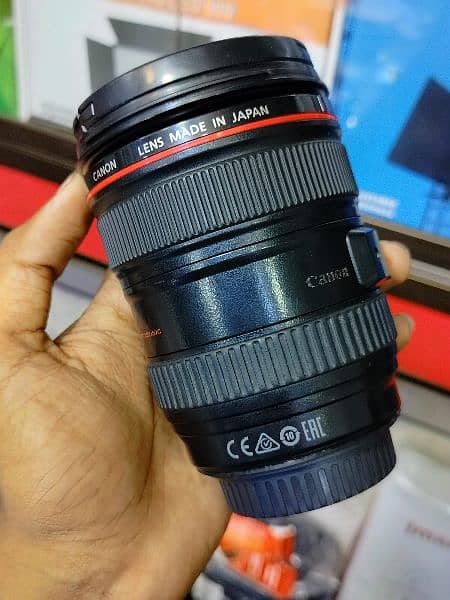 Canon 24-105mm F/4L | with original hood 3