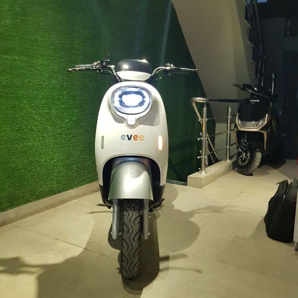 Evee Nisa Electric scooty 2024 Model New Zero Meter 4