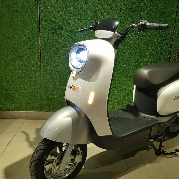 Evee Nisa Electric scooty 2024 Model New Zero Meter 6