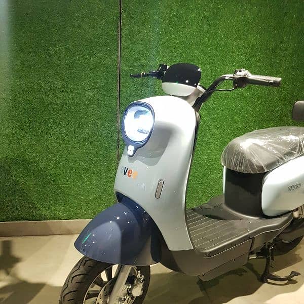 Evee Nisa Electric scooty 2024 Model New Zero Meter 12