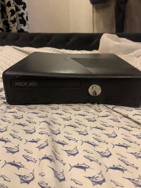 Xbox 360 with 2 controllers and with plenty of games downloaded 2