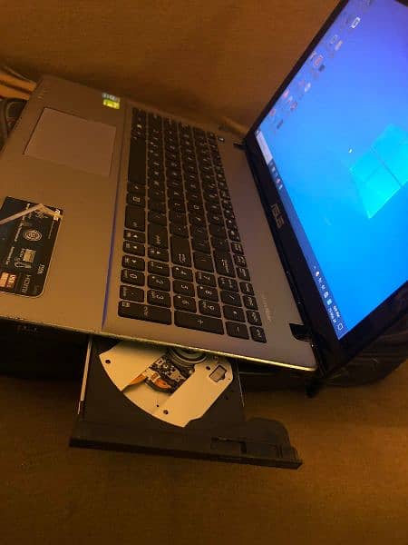 ASUS LAPTOP i5 ,4gb,2Gb Nvidia,750hdd,touch screen 1