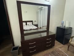 Wood dressing table with mirror