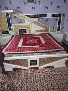 King size bed For sale Price 70 hazar inshallah Guzara Hoga  .