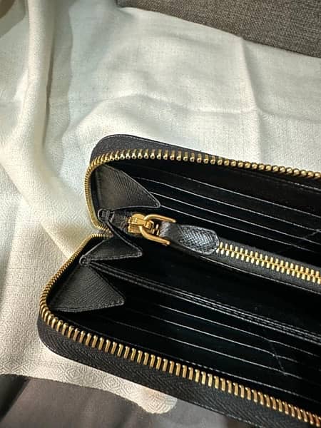 Orignal Prada zipped continental wallet 2