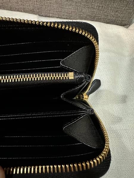 Orignal Prada zipped continental wallet 7