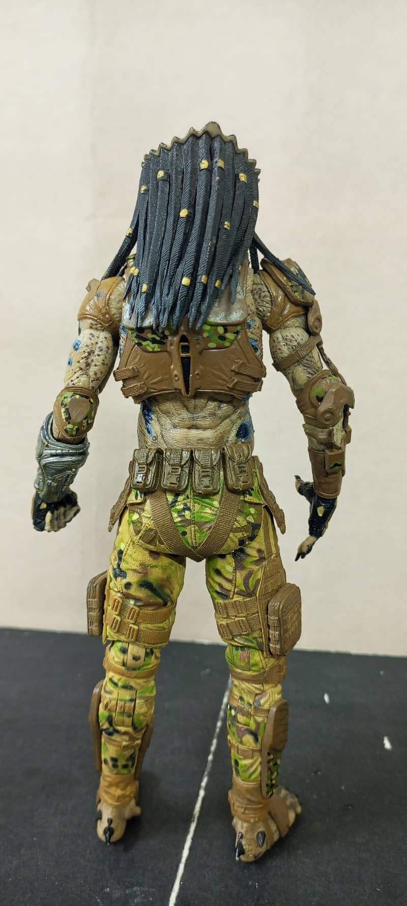 Neca Predator and Neca Alien 3 Action figures 3