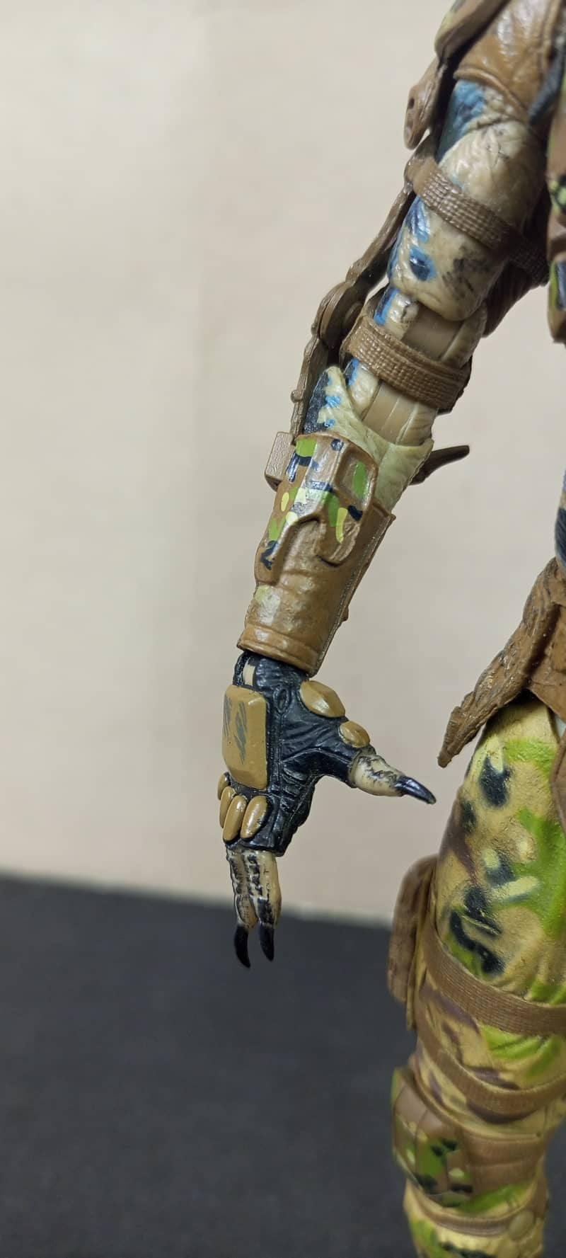 Neca Predator and Neca Alien 3 Action figures 8